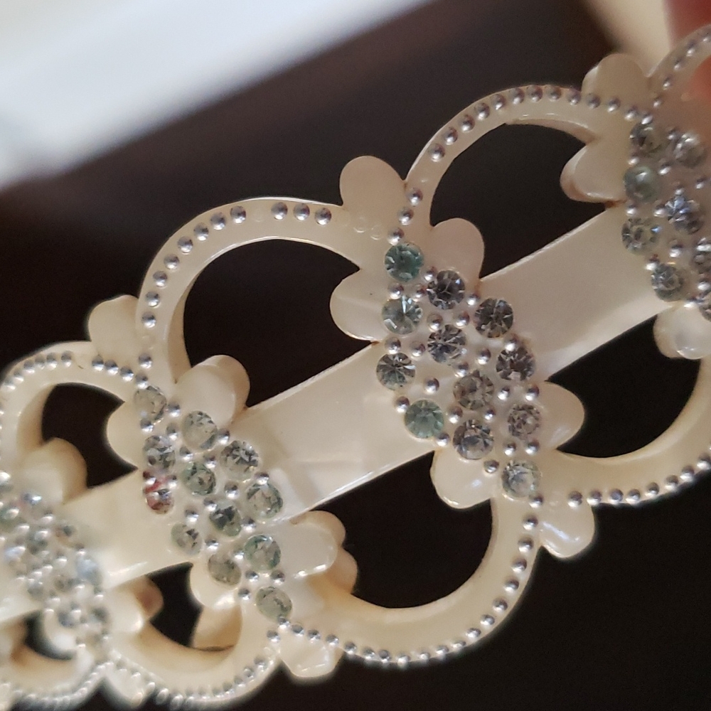 VTG 'by Charles' Mother of Pearl, and crystals hair clip, Belgium - Picture 1 of 12